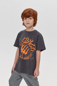 "Never Give Up" Printed T-Shirt