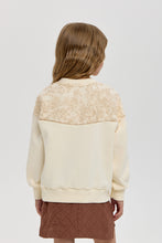 Cargar imagen en el visor de la galería, Front Pocket Fluffy Sweatshirt