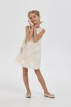 Cargar imagen en el visor de la galería, 3D Crochet Dress with Heart Mirror Decor