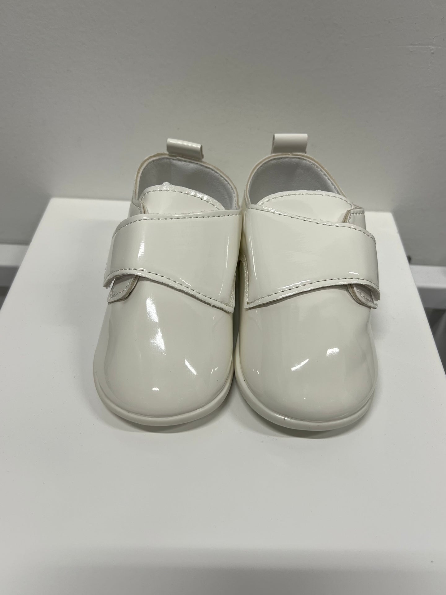 Classic lacquered baby boy shoes