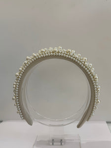 Diadema de perlas elegante