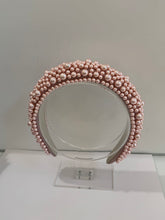 Cargar imagen en el visor de la galería, Elegant Pearl Headband, Pink