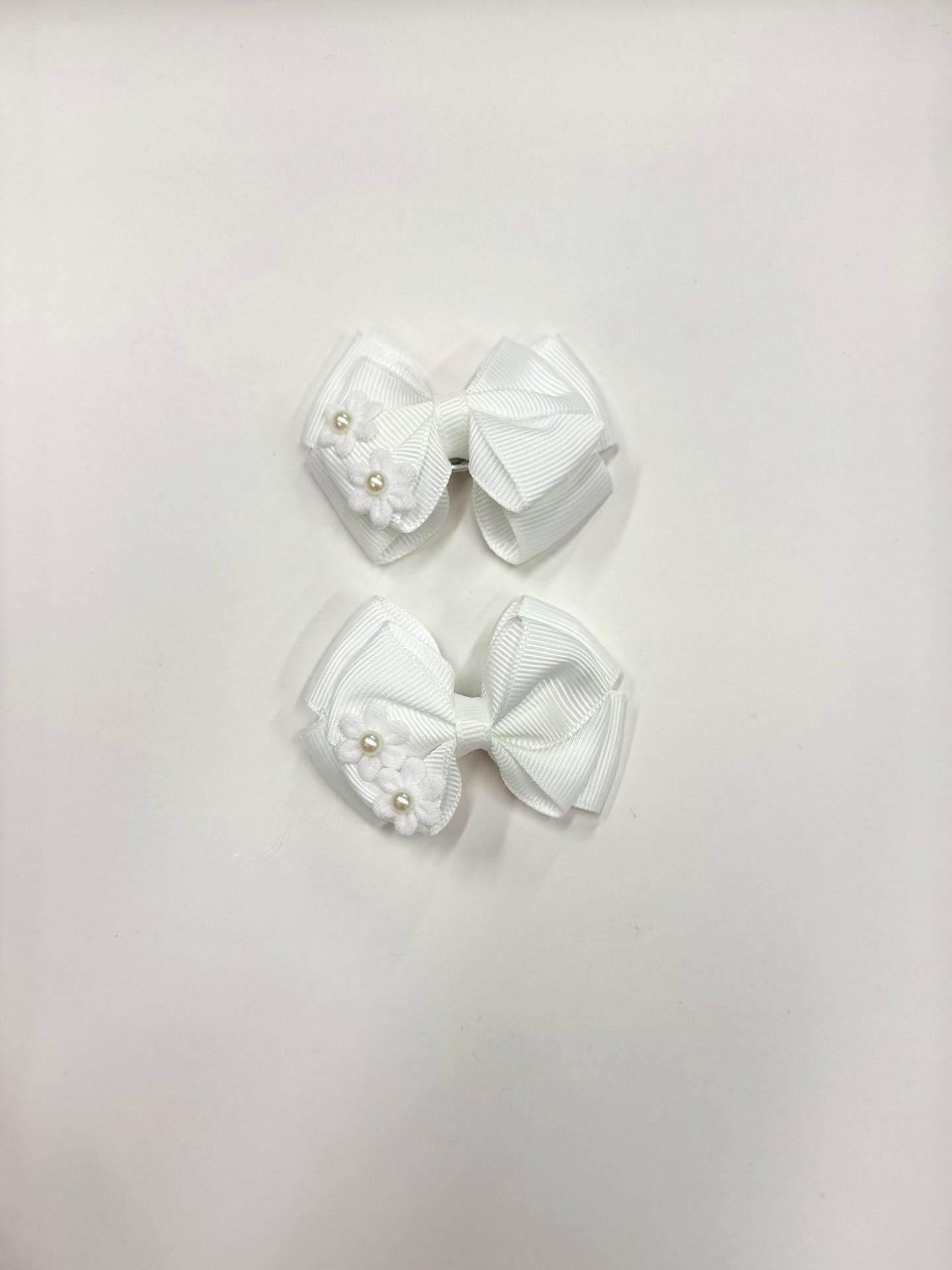 Flower Decors Bow Pins (2-Pack), White