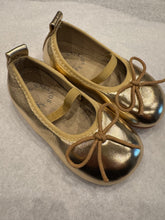 Load image into Gallery viewer, Metallic Strap Shoes, Gold