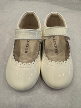 Load image into Gallery viewer, Mary Jane Flat Shoes, White