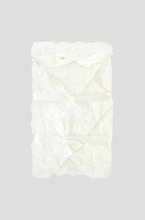Load image into Gallery viewer, Rosette Blanket-Nest