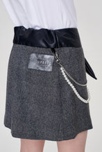Load image into Gallery viewer, Pearl Chain Pleated Skirt