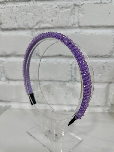 Diadema elegante con cuentas de lavanda